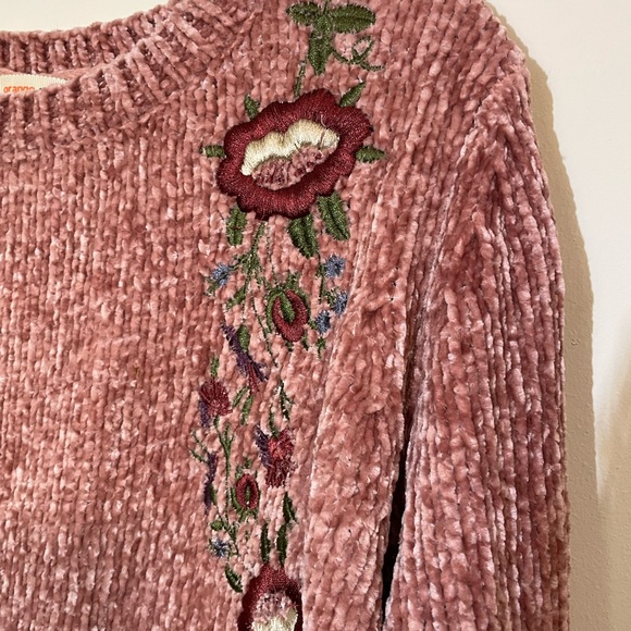 Orange Creek Women’s Large Embroidery Rose Floral Large round neck sweater - Picture 5 of 7